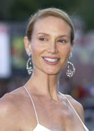 Kelly Lynch